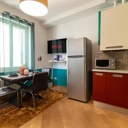 Centro Teatro Pergolesi 아파트